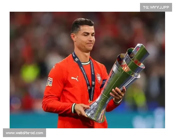 C罗尽管遭遇绝平依然兑现承诺将球衣赠予索博斯洛伊致敬对手